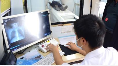 陳爾真:嘴唇、手指甲發(fā)紫,可能肺部有病變
