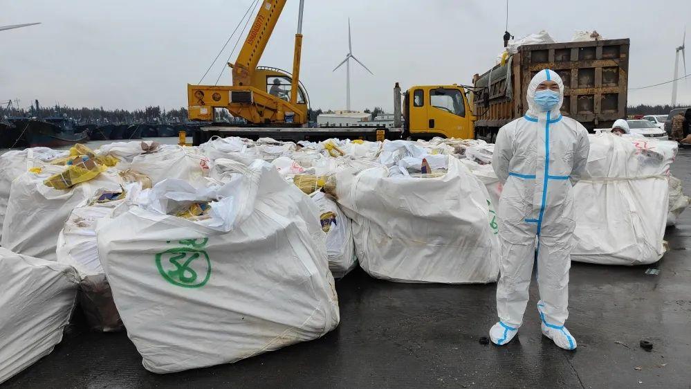 福建漳州海警查获走私冻品50吨，查扣涉案船舶4艘