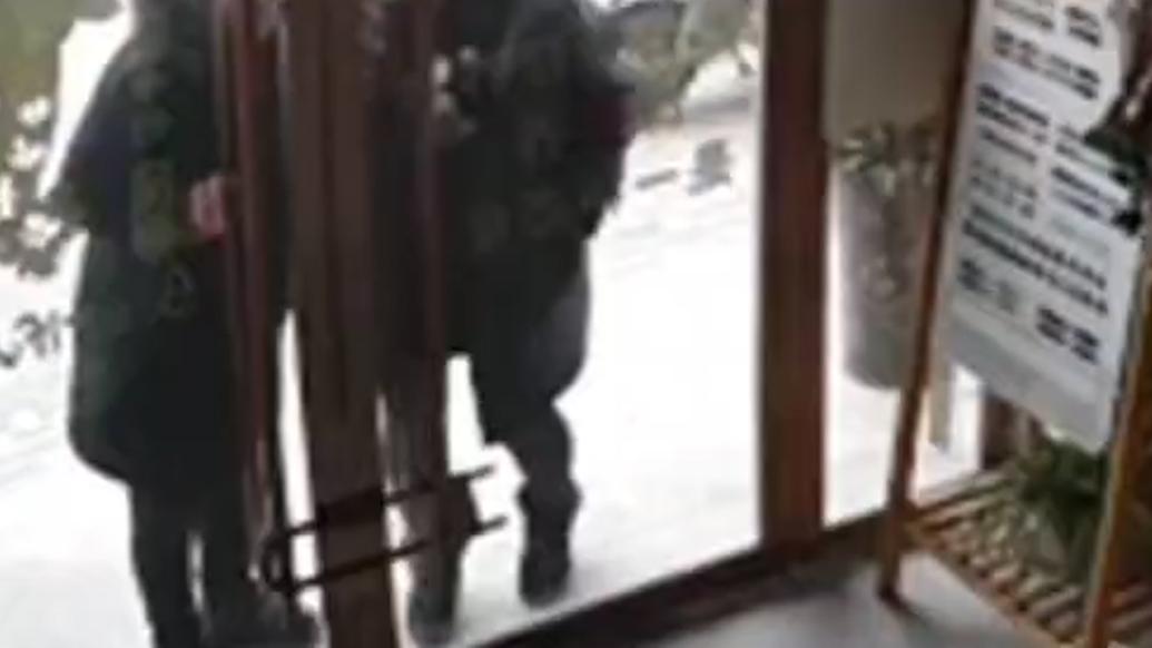 女子高燒鄰居大姐敲門確認沒事才走