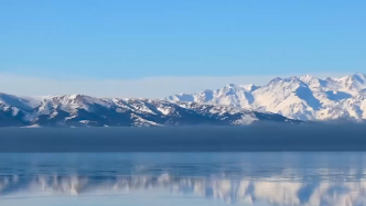 冬日赛里木湖如天空之镜