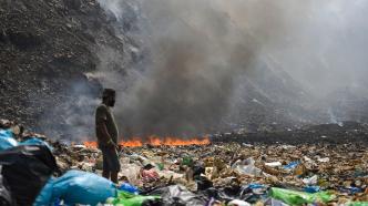 外媒调查：美国垃圾流入印度小城，焚烧形成大量有毒排放物
