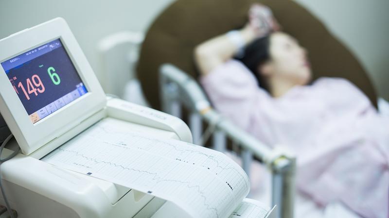 专家科普丨产妇新冠阳性，新生儿有多大风险感染？