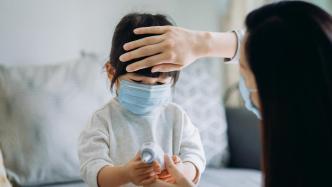 儿童感染新冠后咳嗽与普通感冒咳嗽一样吗？痰中带血丝怎么办？