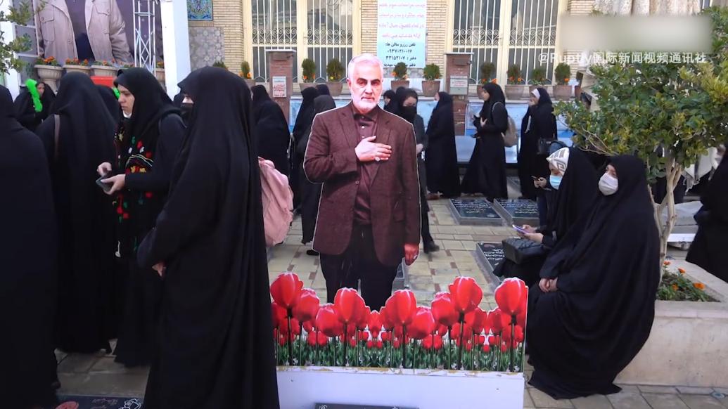数百名伊朗民众参加苏莱曼尼遭刺杀三周年悼念活动