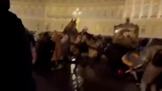 俄罗斯圣彼得堡冬宫广场马匹受惊伤人