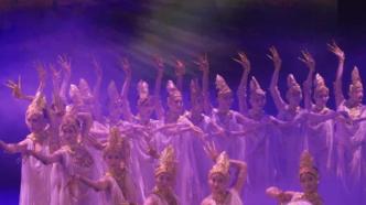 大型民族舞剧《丝路花雨》在乌鲁木齐演出
