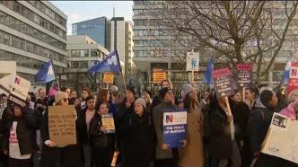 持续罢工导致英国公共卫生系统面临巨大危机