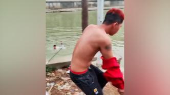 红发纹身男子果断跳水救人，目击者：不能用外表判断人