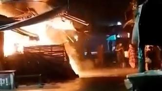 广西贵港一商铺疑因电动车充电引发火灾，一家四口不幸遇难