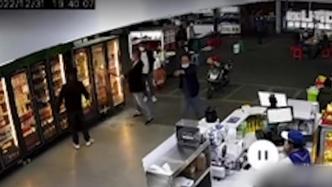 男子持械砸超市海口警方拘留三人：广场股东不满冰箱出店经营