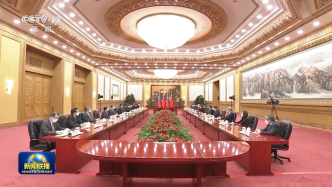 习近平同菲律宾总统举行会谈