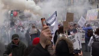 要求改善工作条件，法国上万名医生在巴黎集会抗议