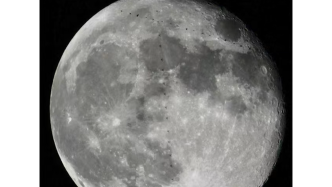 江苏“追星人”拍到中国空间站完全体凌月