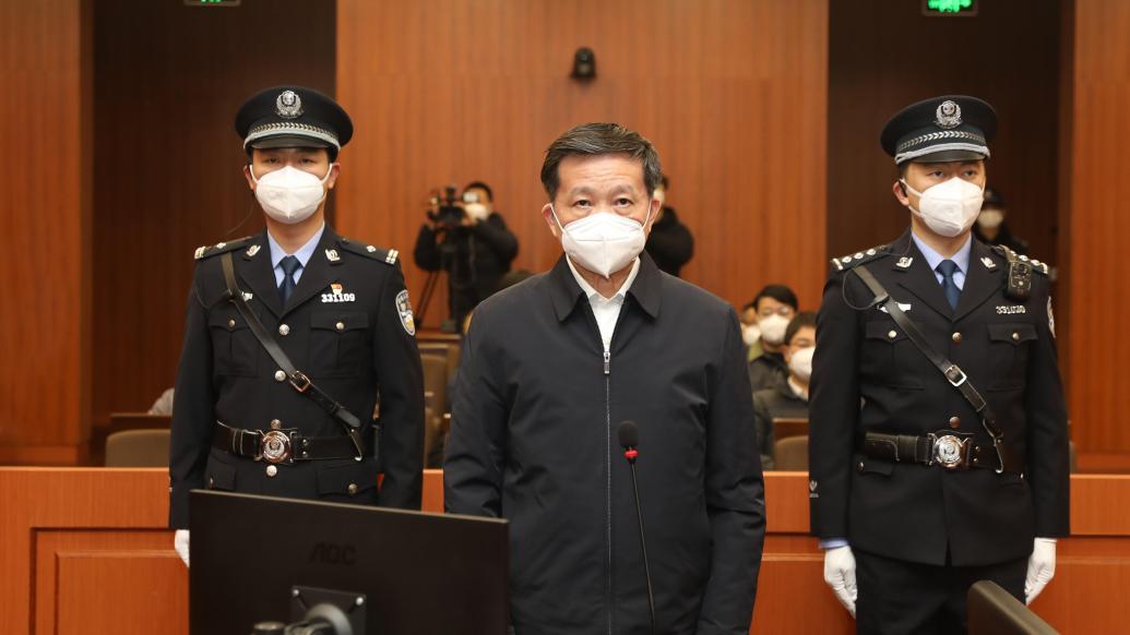 被告人肖毅在浙江省杭州市中级人民法院参加诉讼