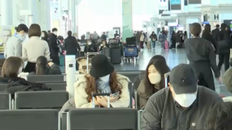 订票量大增！中国优化出入境政策首日记者探访海外机场