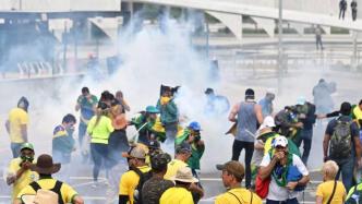 巴西首都爆发骚乱，执法人员逮捕400多人