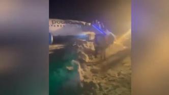 俄罗斯一架客机起飞时滑出跑道陷进积雪中，没有乘客受伤