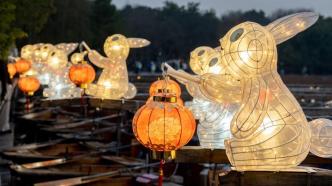 图集｜城事·年味：兔子提灯“福气船”亮相杭州西湖