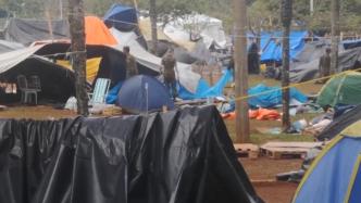 巴西大规模骚乱之后，前总统支持者的帐篷被拆除