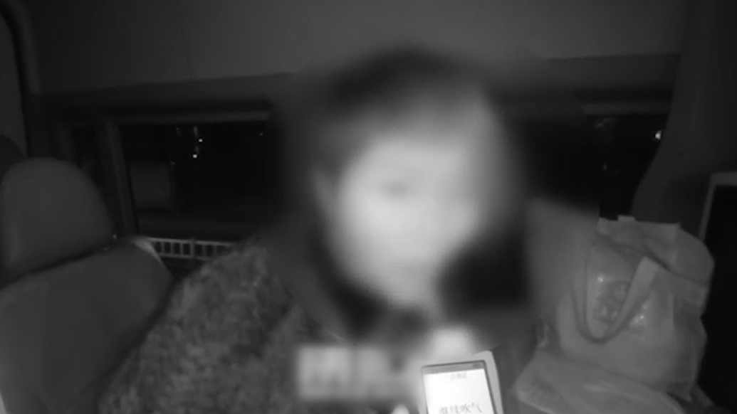 女子醉酒駕車被查,“花式”吹氣12次才成功