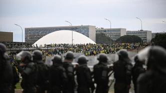 巴西前总统博索纳罗支持者制造巴西版国会骚乱，总统府也受冲击