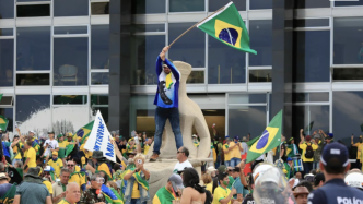 南美版“国会山骚乱”？巴西前总统支持者占领国会冲击总统府
