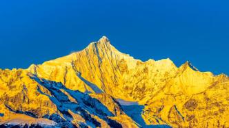从繁星点点到日照金山，摄影师延时记录梅里雪山震撼美景