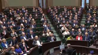波兰众议院通过最高法院改革法案以获得欧盟基金