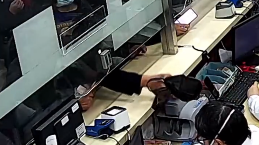 患者扔下10万就走，华山医院院长：将用于慈善，也一定会照顾好医护