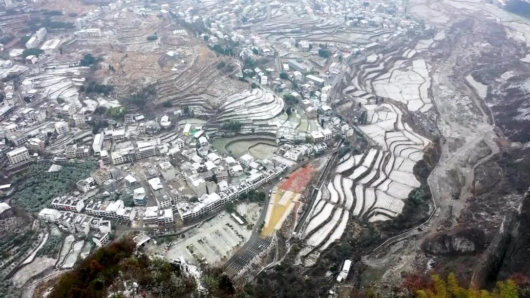 湖南湄江迎来今年第一场雪，银装素裹美不胜收