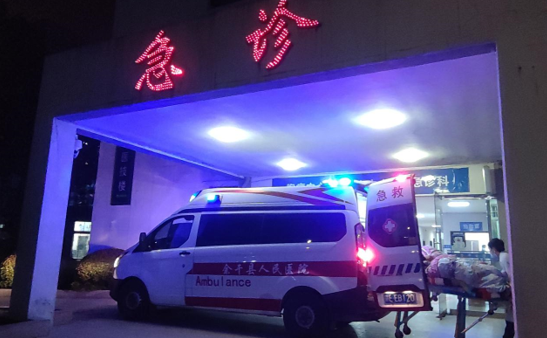 心有所系|除夕夜下的县医院急诊科:忙到“一路小跑”的日常_绿政公署_澎湃新闻-The Paper