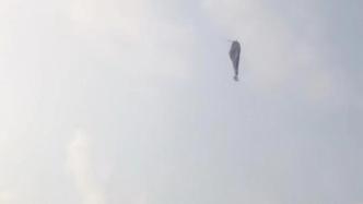 四川乐山一游乐项目氦气球发生故障坠落，致1死3伤
