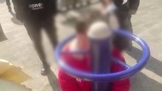 9岁女童头部被公园扭腰器卡住，消防5分钟帮忙脱困