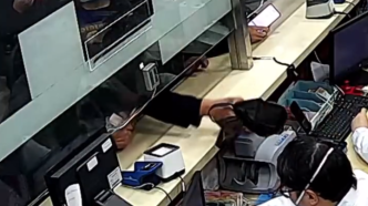 陌生人的善意｜兩次在醫(yī)院丟下十萬現(xiàn)金，他說要給醫(yī)護(hù)加營養(yǎng)