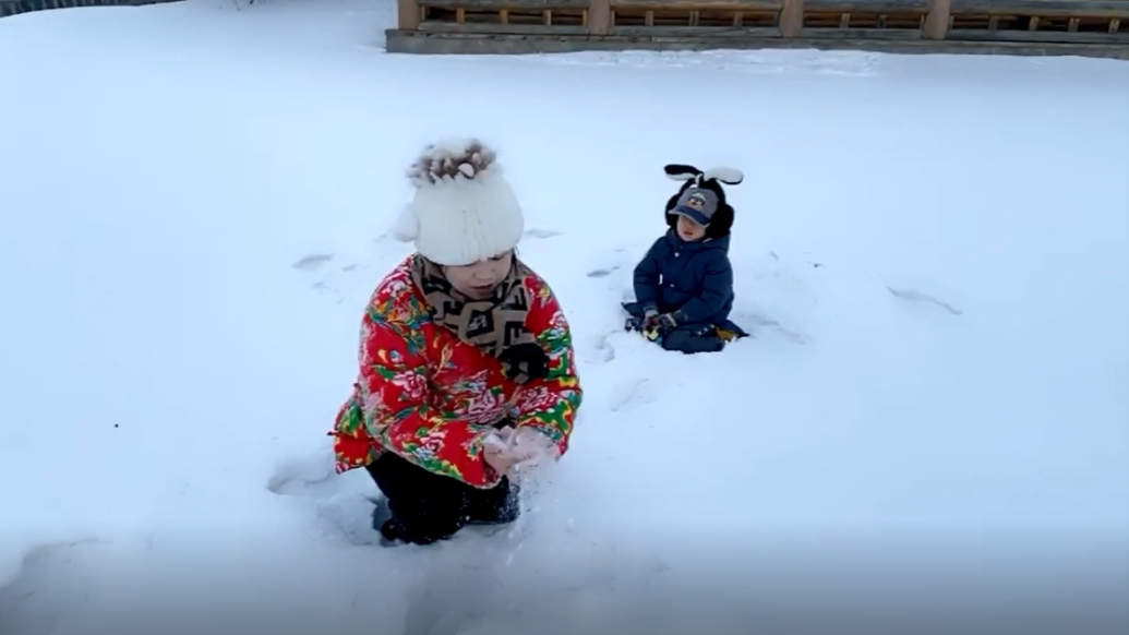 东北雪村过大年！玩爬犁、打雪仗、滑雪道，冰天雪地欢乐多