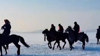 内蒙古：雪地赛马点燃游客热情