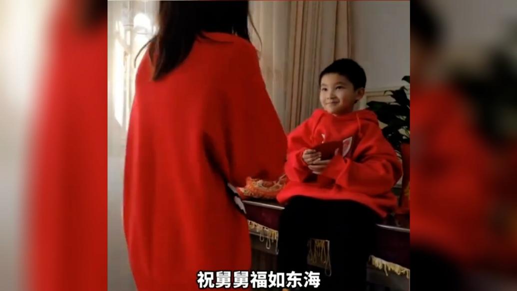 人小輩分大,6個外甥輪流給5歲的小舅舅拜年