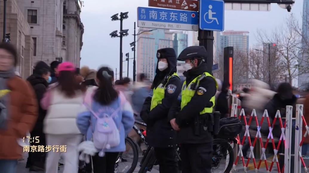 新春里，上海警方守護著萬家團圓