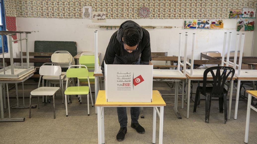 开放4000多个投票中心，突尼斯举行议会选举第二轮投票