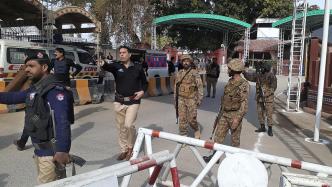 巴基斯坦白沙瓦清真寺发生爆炸，已造成至少32死150伤