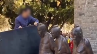 周口太昊陵岳飞观游客高喊“还我河山”并砸打秦桧像，公安受案