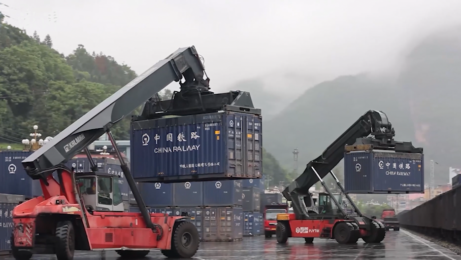 云南：铁路抢运电煤助力企业复工复产