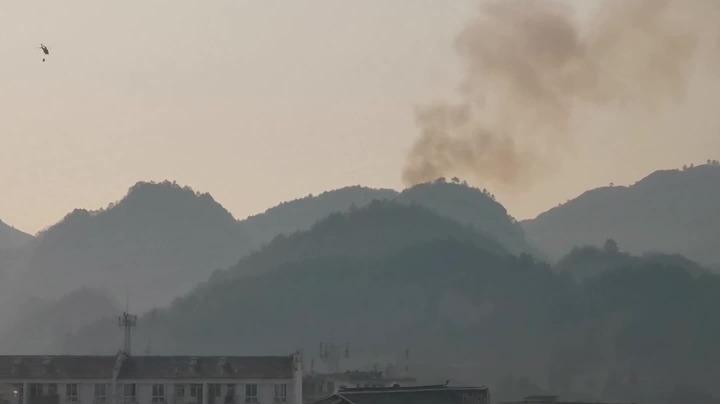 贵州都匀发生山林火灾，过火面积上千亩