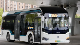 上海34輛柴油公交車退役，新能源“白金剛”上路開跑