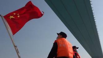 你见过坐巡逻艇的上海铁路民警吗？走近这里的95后守桥人