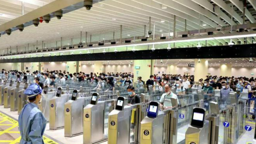 内地与港澳地区全面恢复往来，往返香港机票搜索半小时增7倍