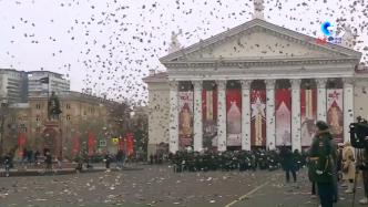 普京参加纪念斯大林格勒保卫战胜利80周年活动