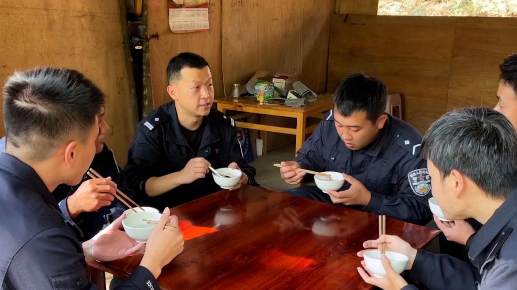 云南邊境一線的元宵節，移民管理警察這樣過