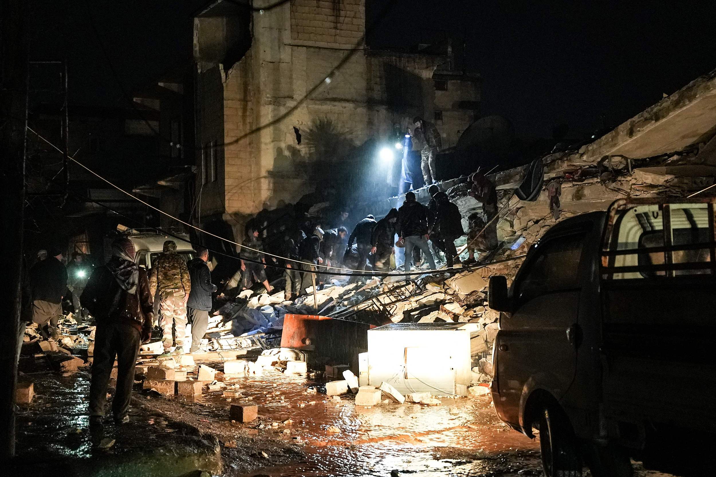 土耳其7.8级地震：360人遇难，叙北部城镇医院床位紧缺_快看_澎湃新闻-The Paper