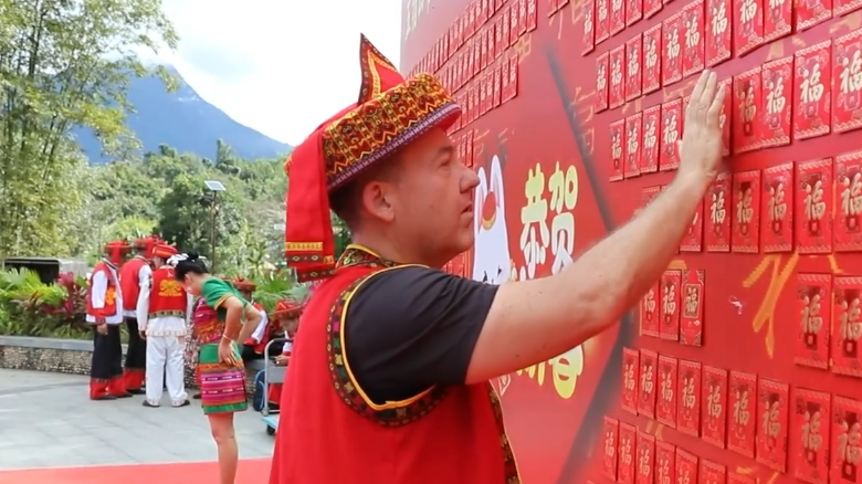 生活在中國：洋網紅“拖米阿叔”在雨林山村體驗中國年